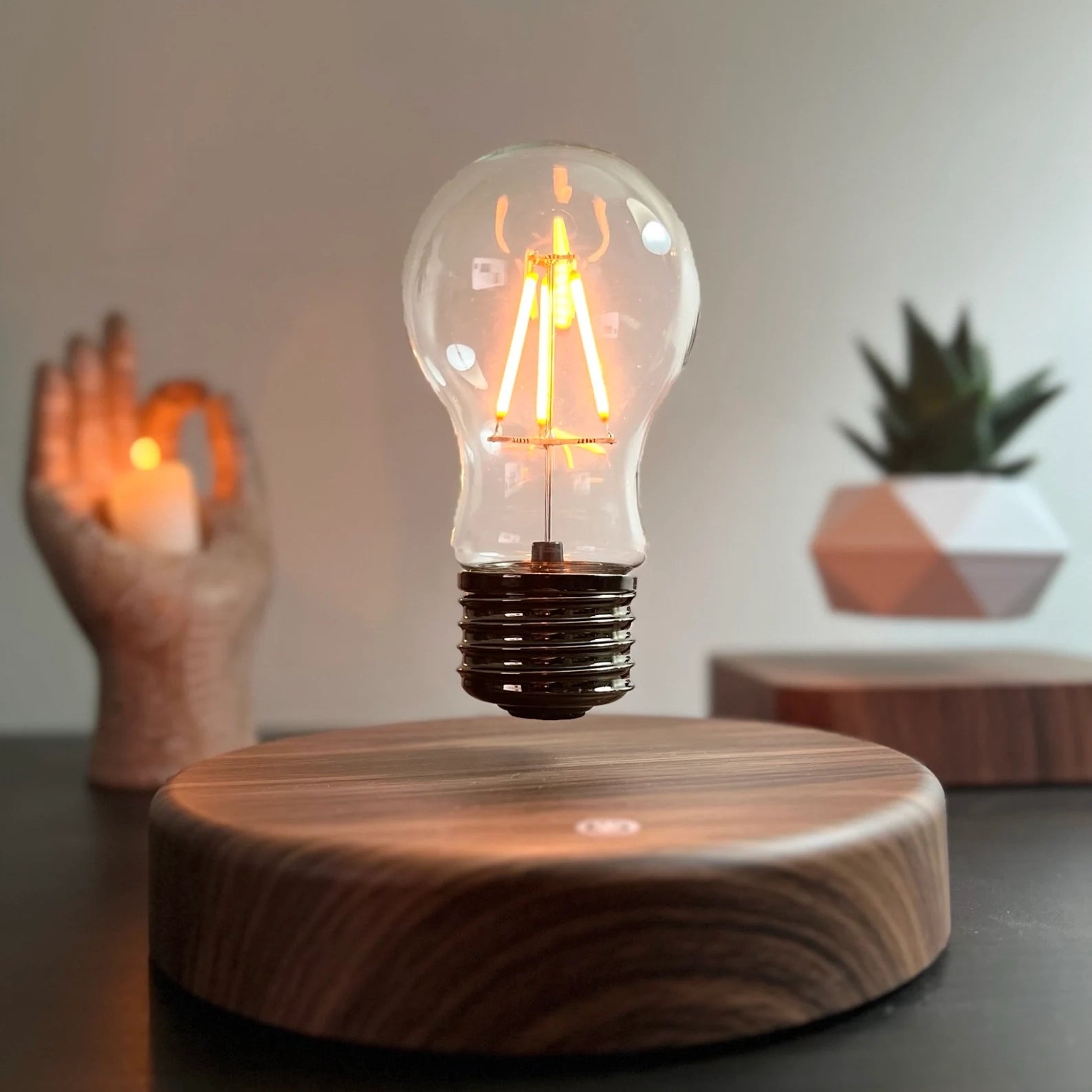 Lampe Edison en lévitation