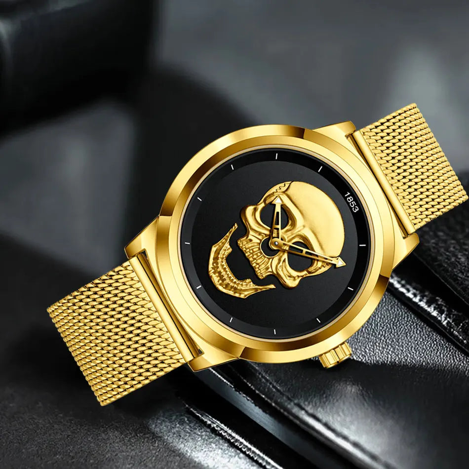 Reloj de pulsera de acero con calavera